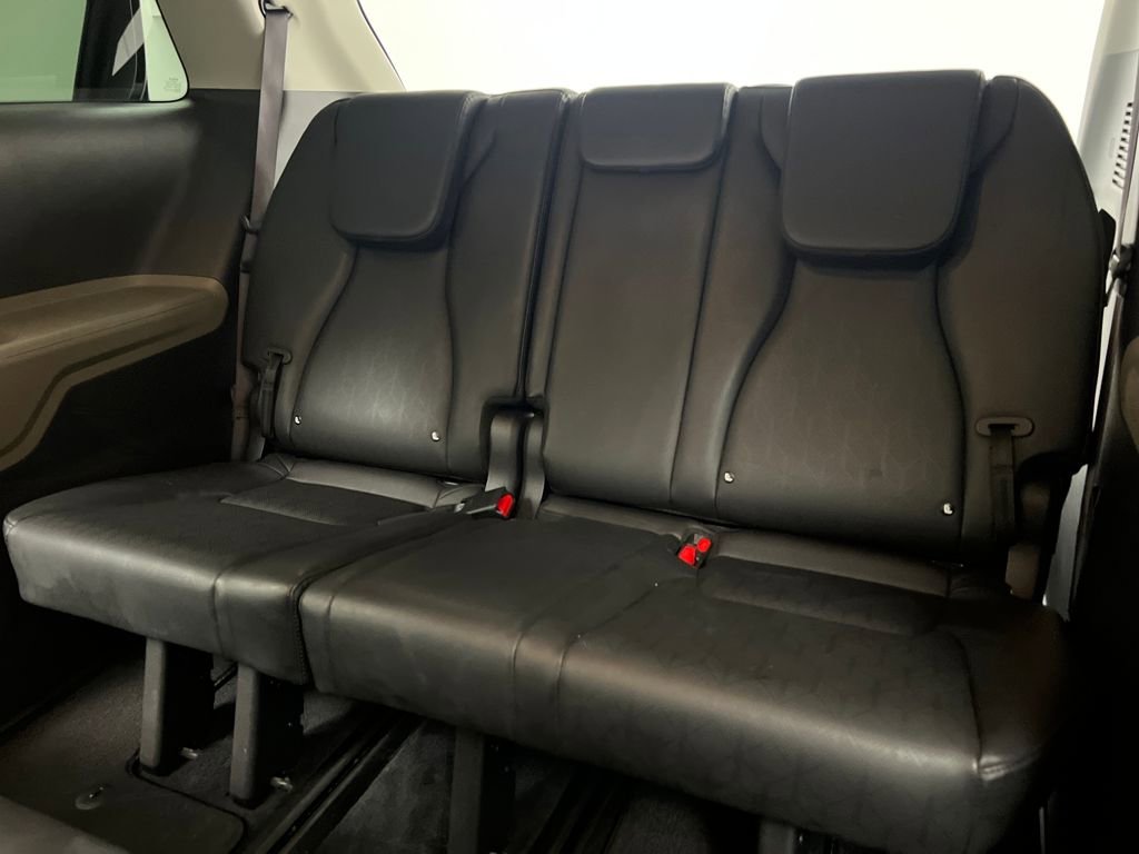 Used 2025 Kia Carnival image 35