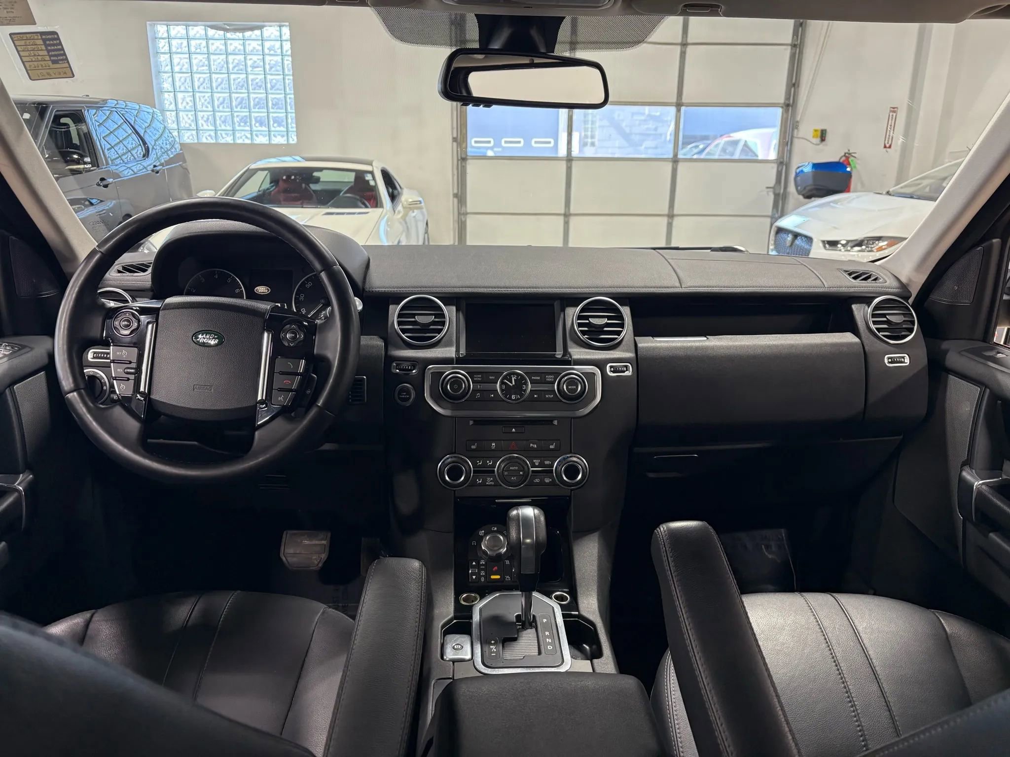Used 2013 Land Rover LR4 HSE AWD/4WD image 2