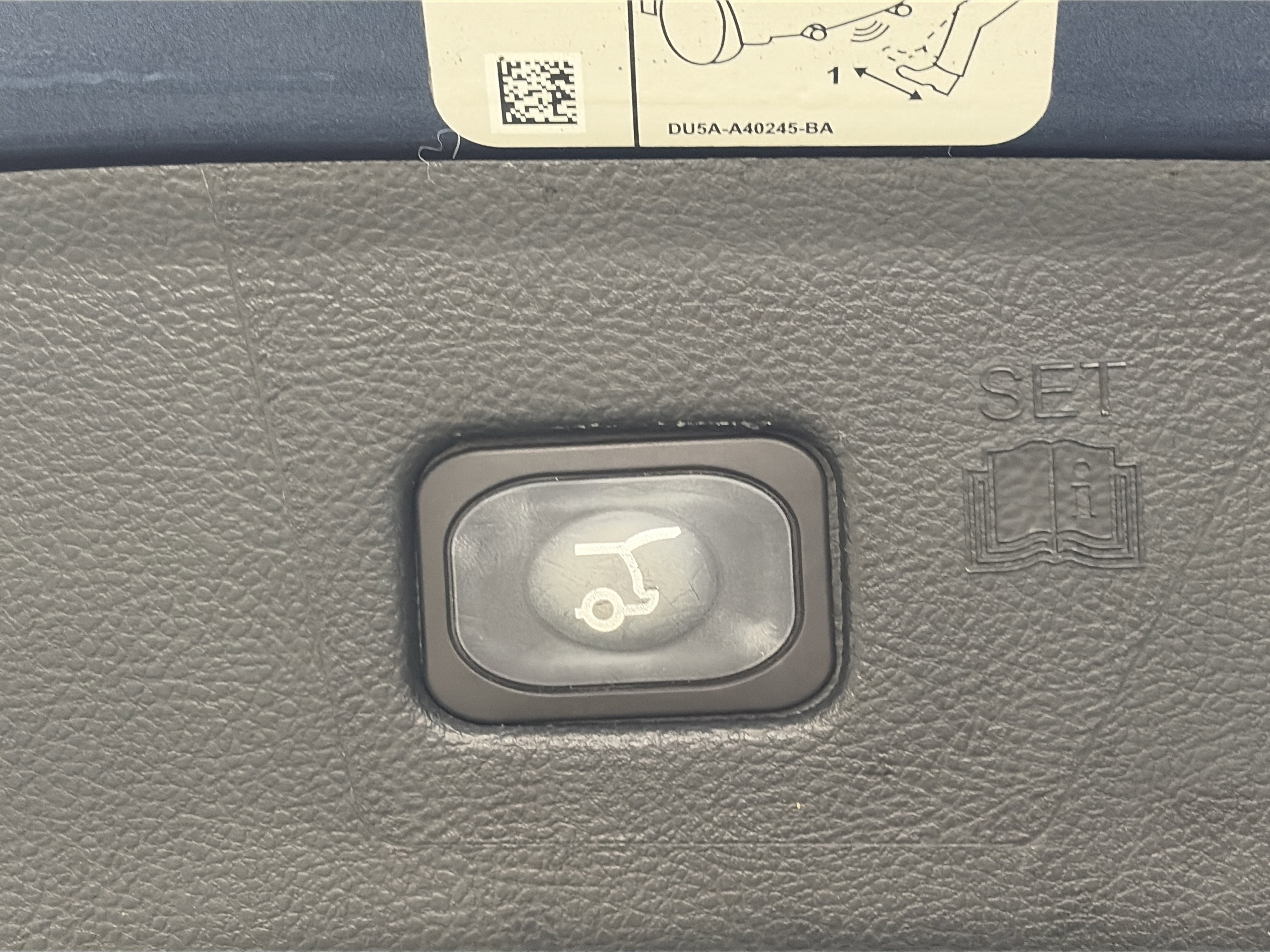 Used 2018 Ford Edge Titanium w/ Equipment Group 301A image 15