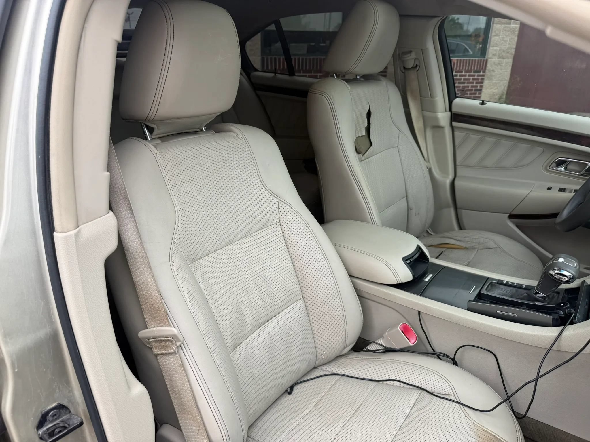 Used 2011 Ford Taurus Limited w/ 301A Rapid Spec Order Code FWD image 29