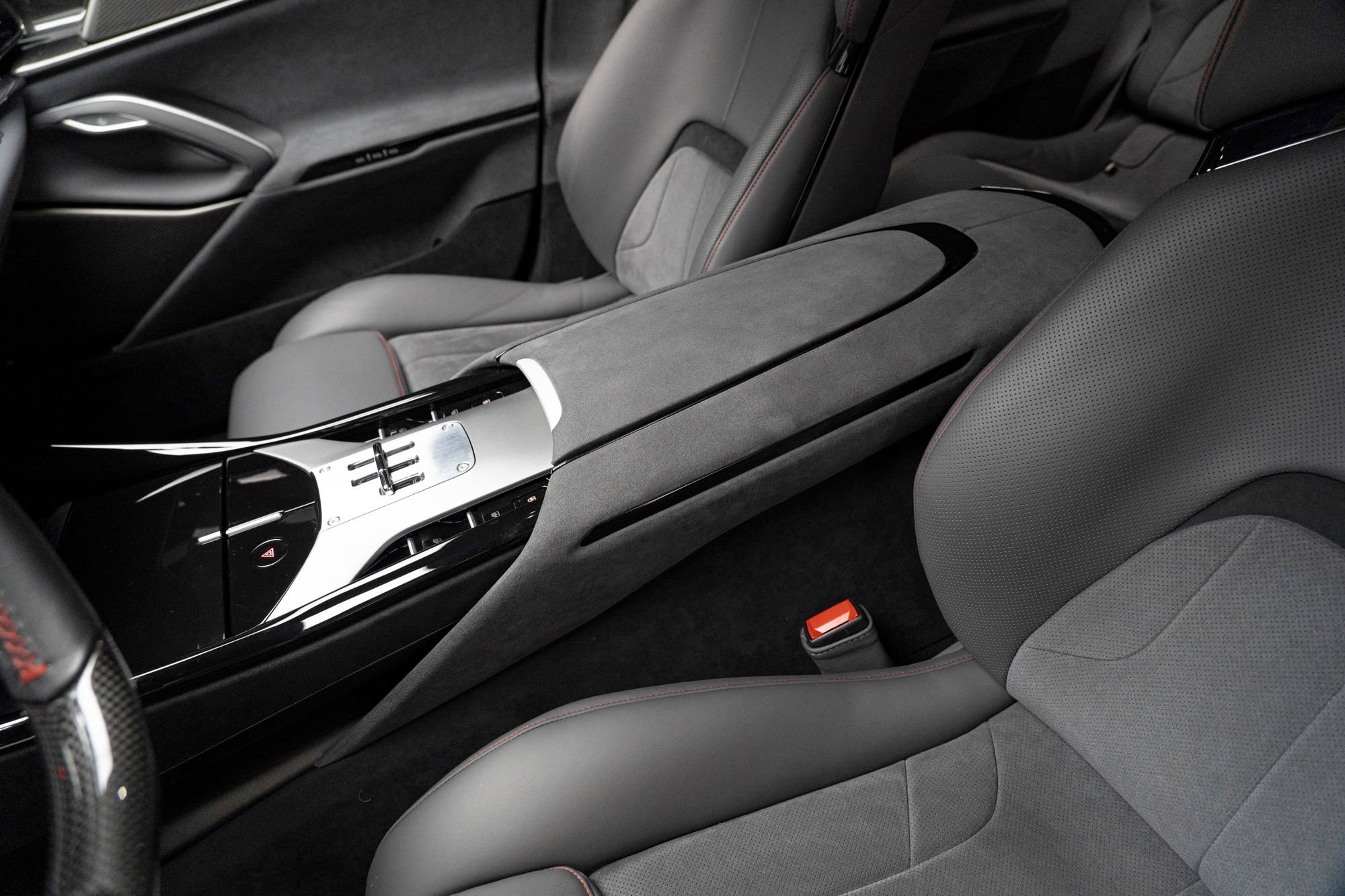 Used 2023 Ferrari Purosangue AWD/4WD image 12