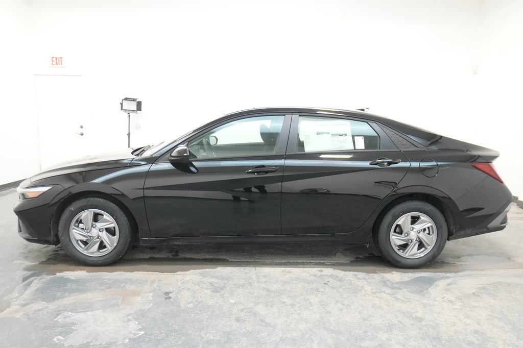 New 2026 Hyundai Elantra SE image 4