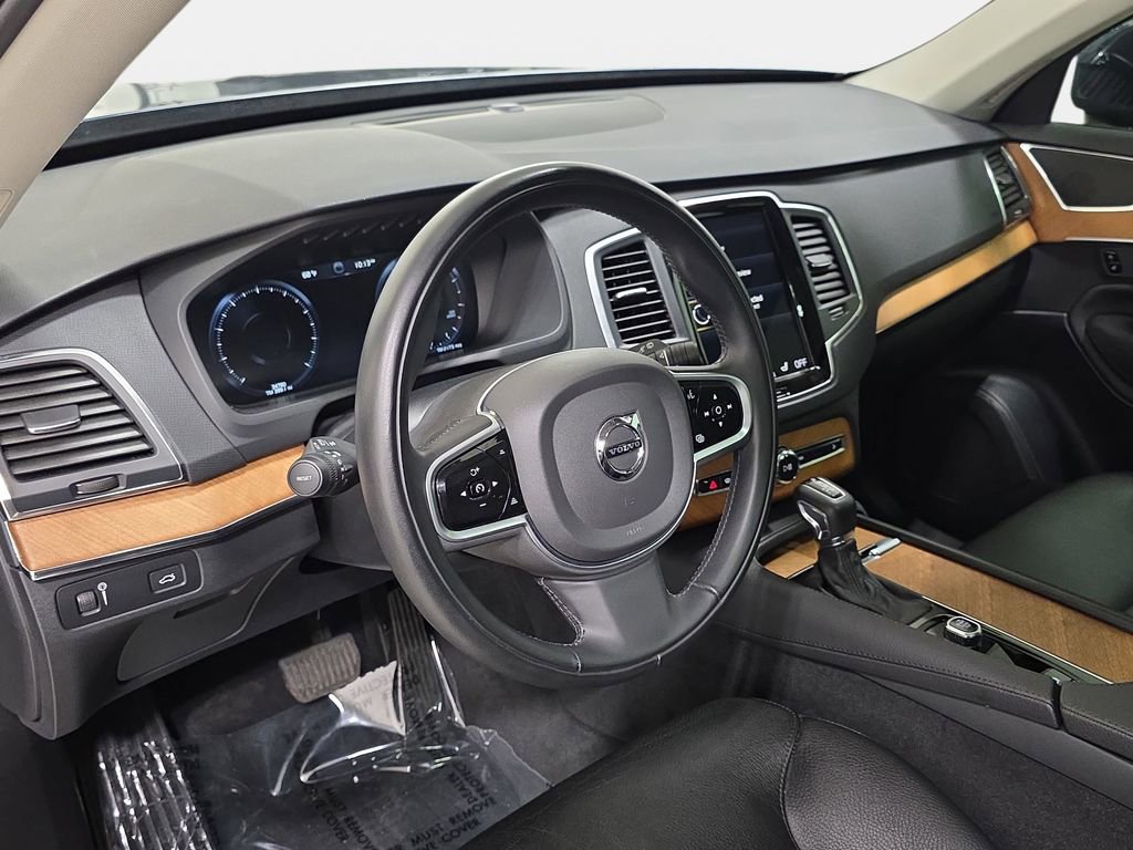 Used 2022 Volvo XC90 T6 Momentum w/ Climate Package AWD/4WD image 16