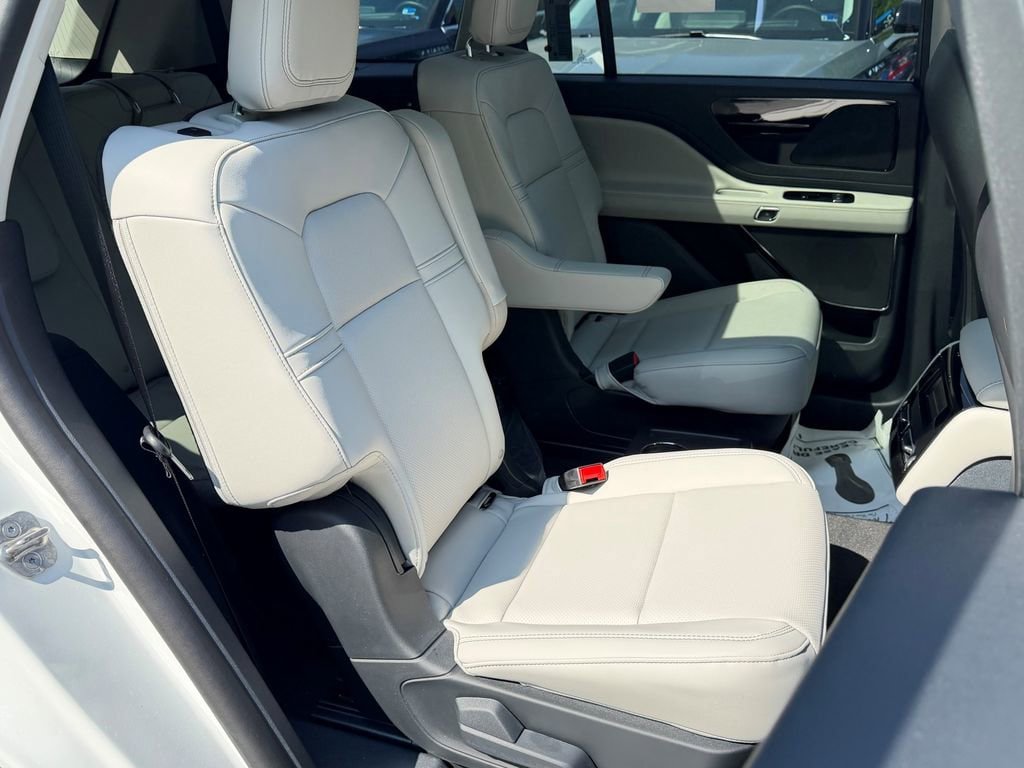 New 2026 Lincoln Aviator AWD image 8