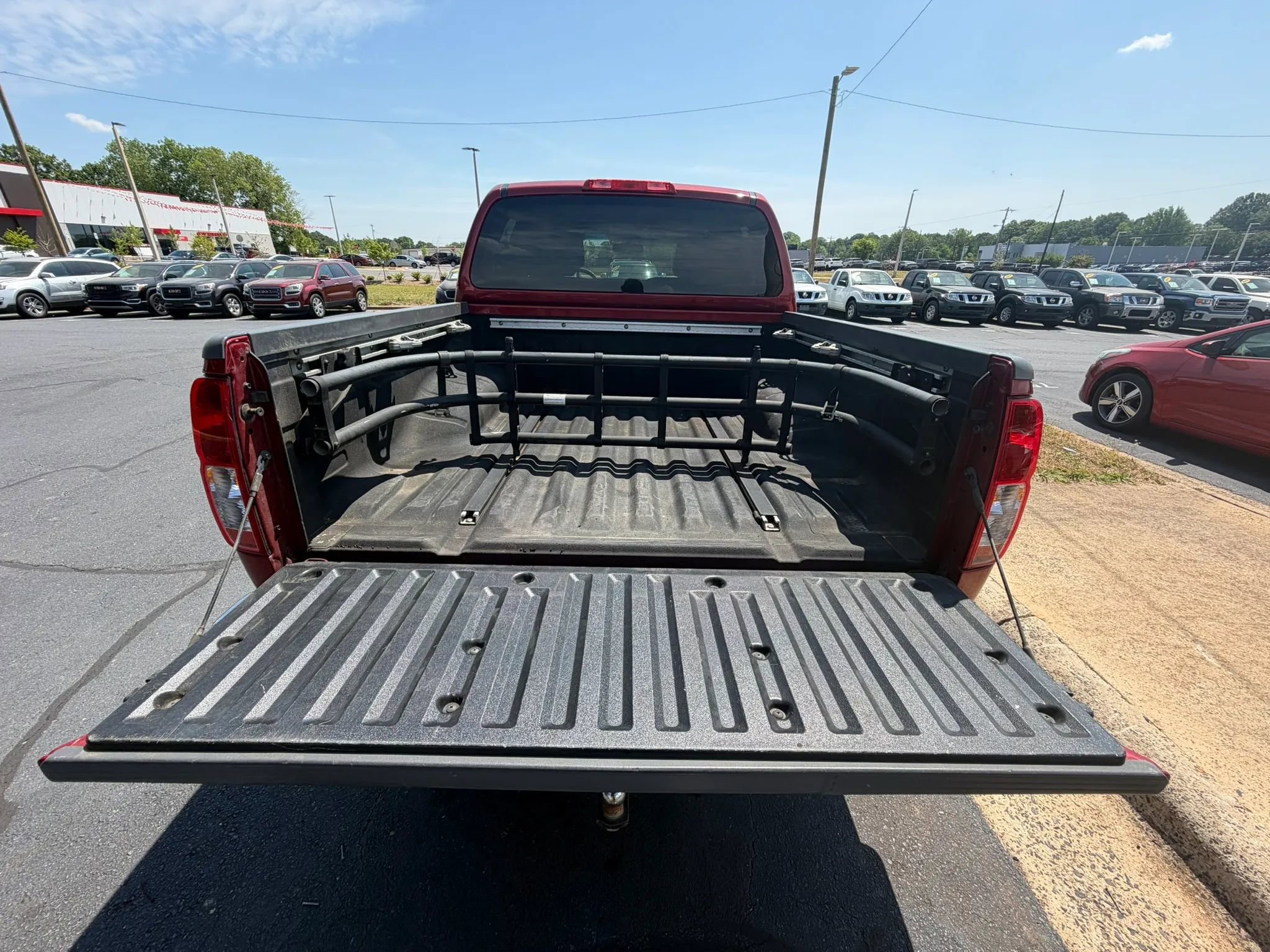 Used 2010 Nissan Frontier SE RWD image 9