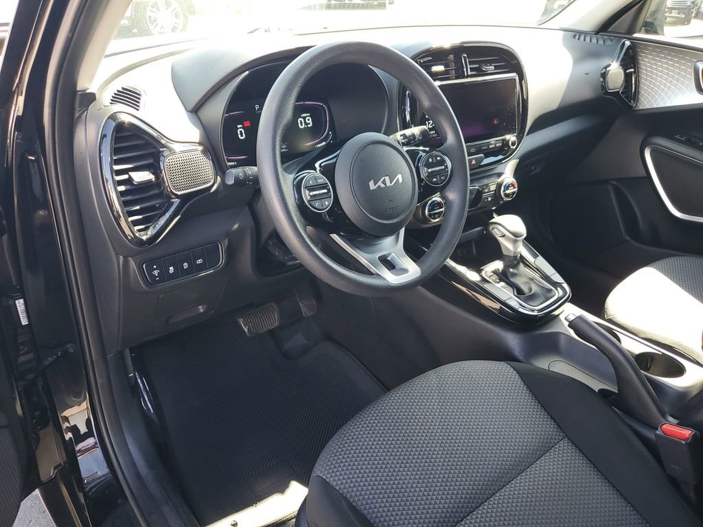 Used 2023 Kia Soul S image 16