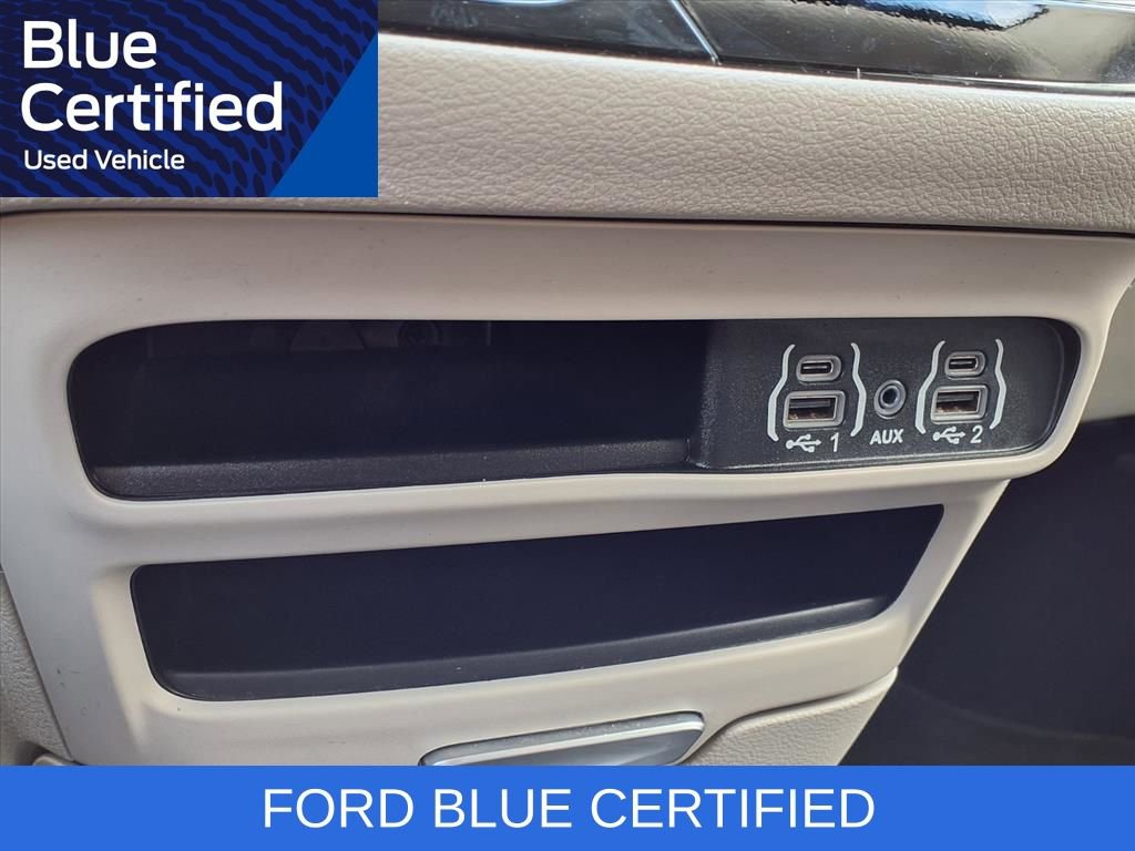 Used 2024 Chrysler Pacifica Touring-L FWD image 12