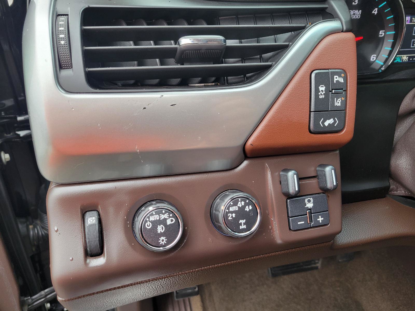 Used 2015 Chevrolet Tahoe LTZ AWD/4WD image 18