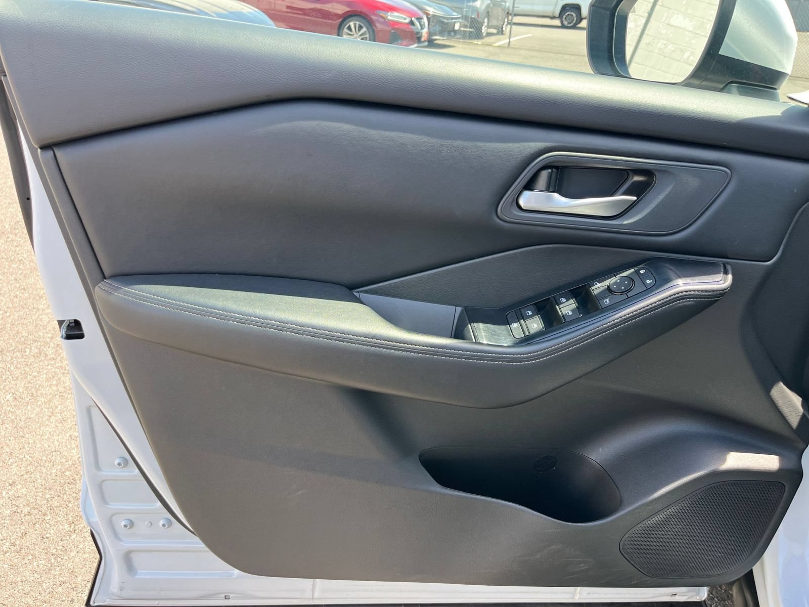 Used 2025 Nissan Rogue SV AWD/4WD image 18