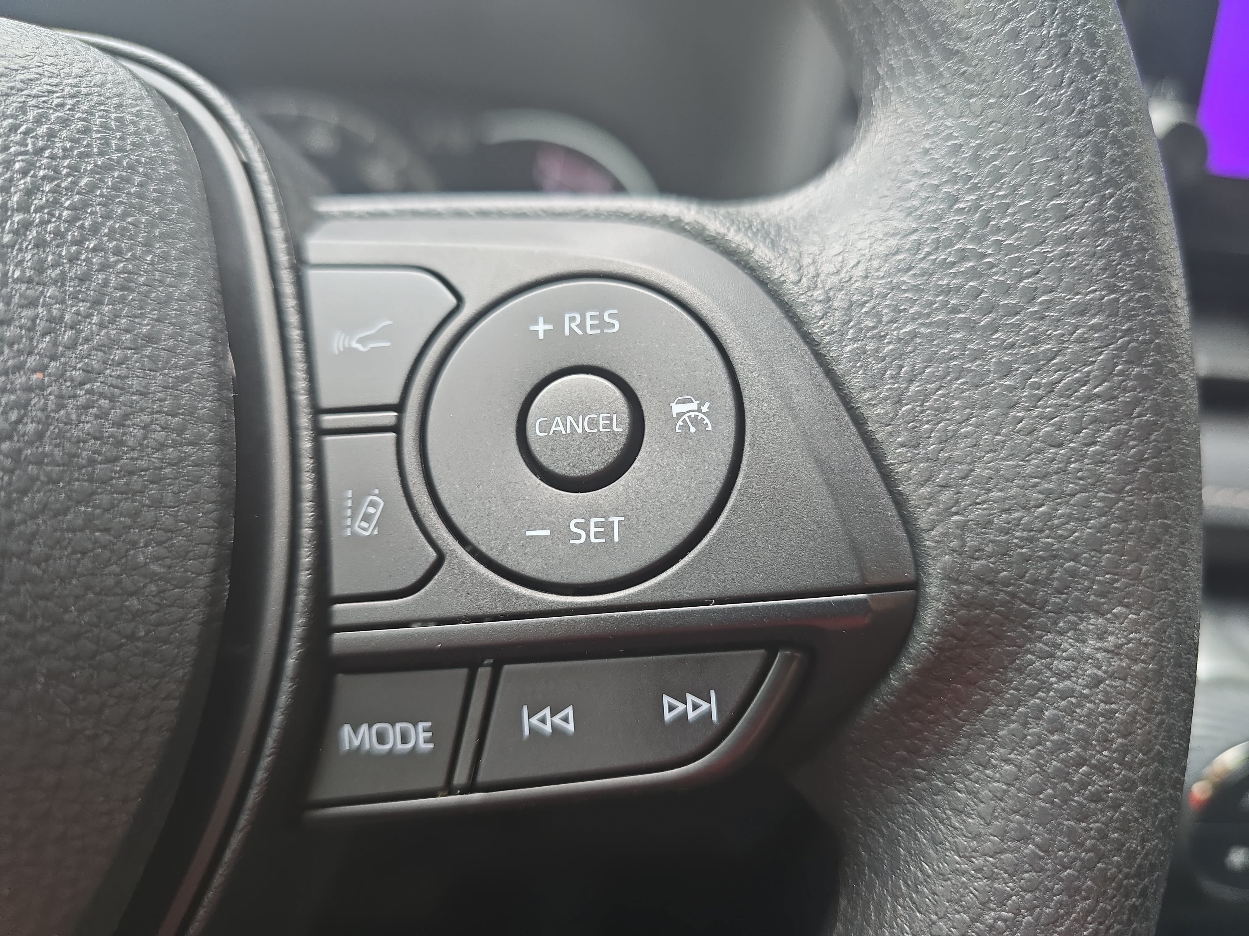 Used 2024 Toyota RAV4 XLE w/ Convenience Package FWD image 17