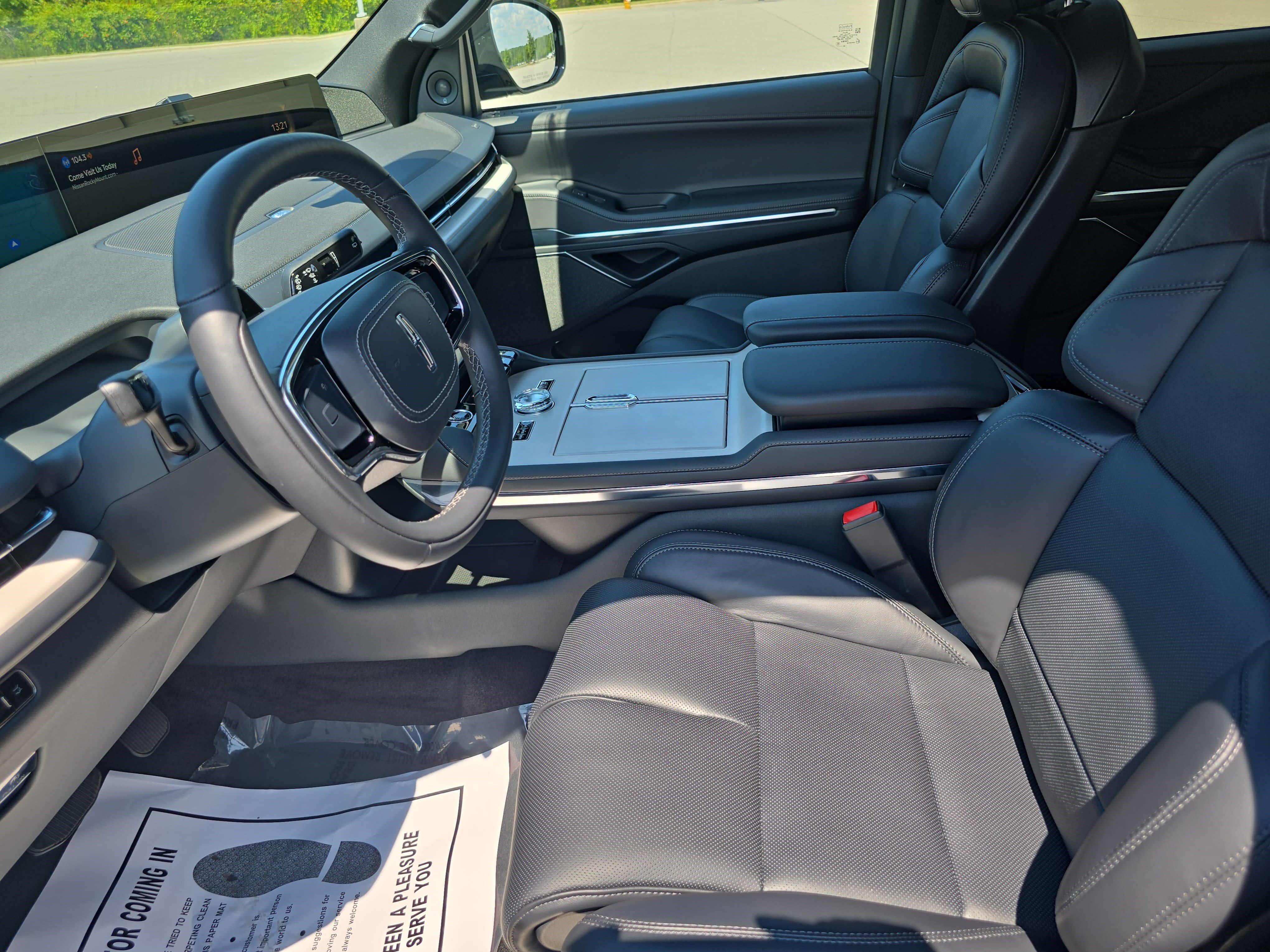 New 2027 Lincoln Navigator Reserve w/ Jet Appearance Package AWD/4WD image 18