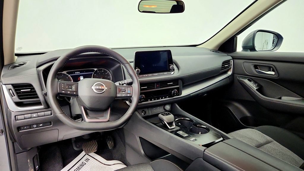Used 2026 Nissan Rogue SV FWD image 12
