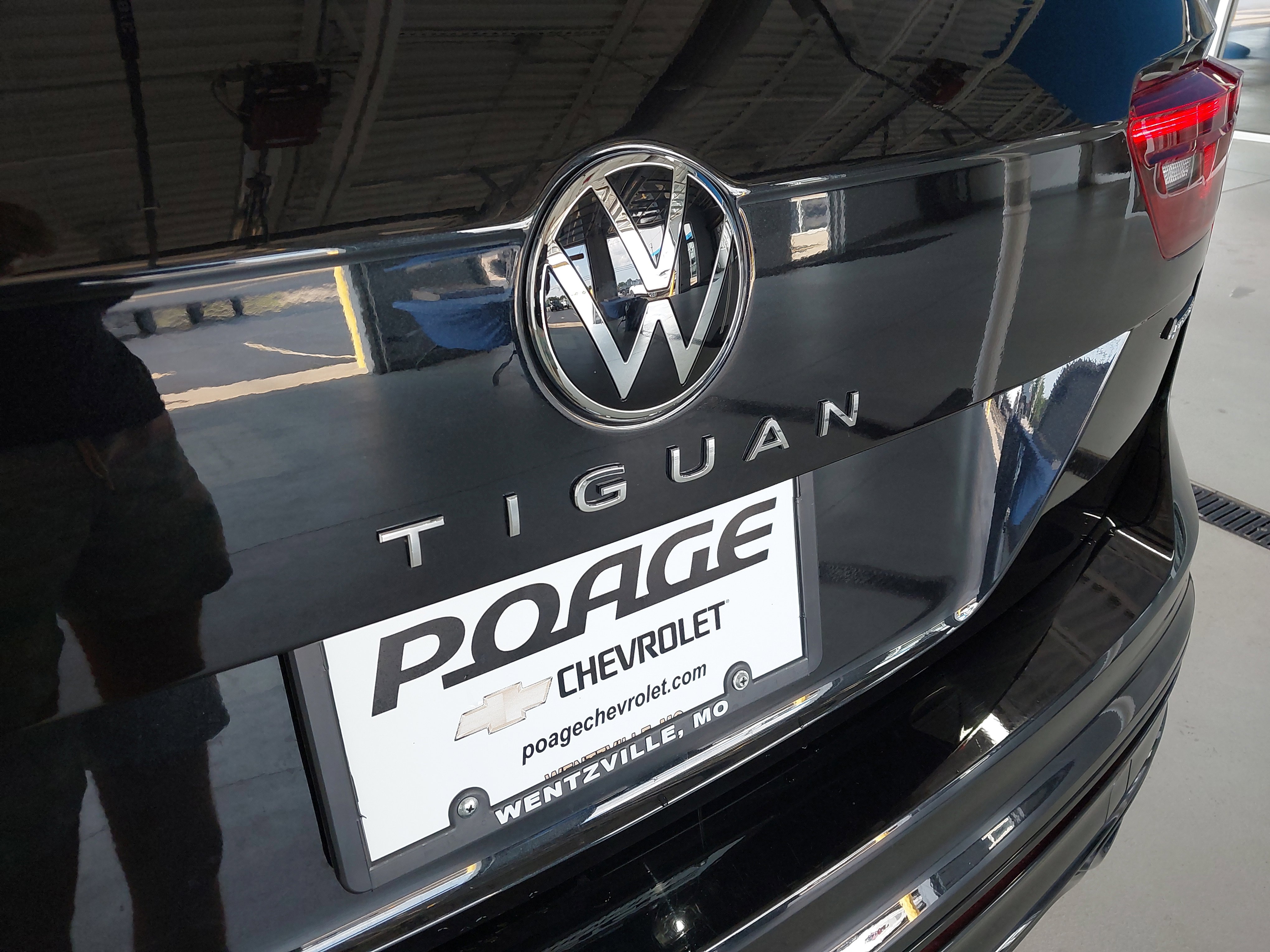 Used 2022 Volkswagen Tiguan SE R-Line image 31