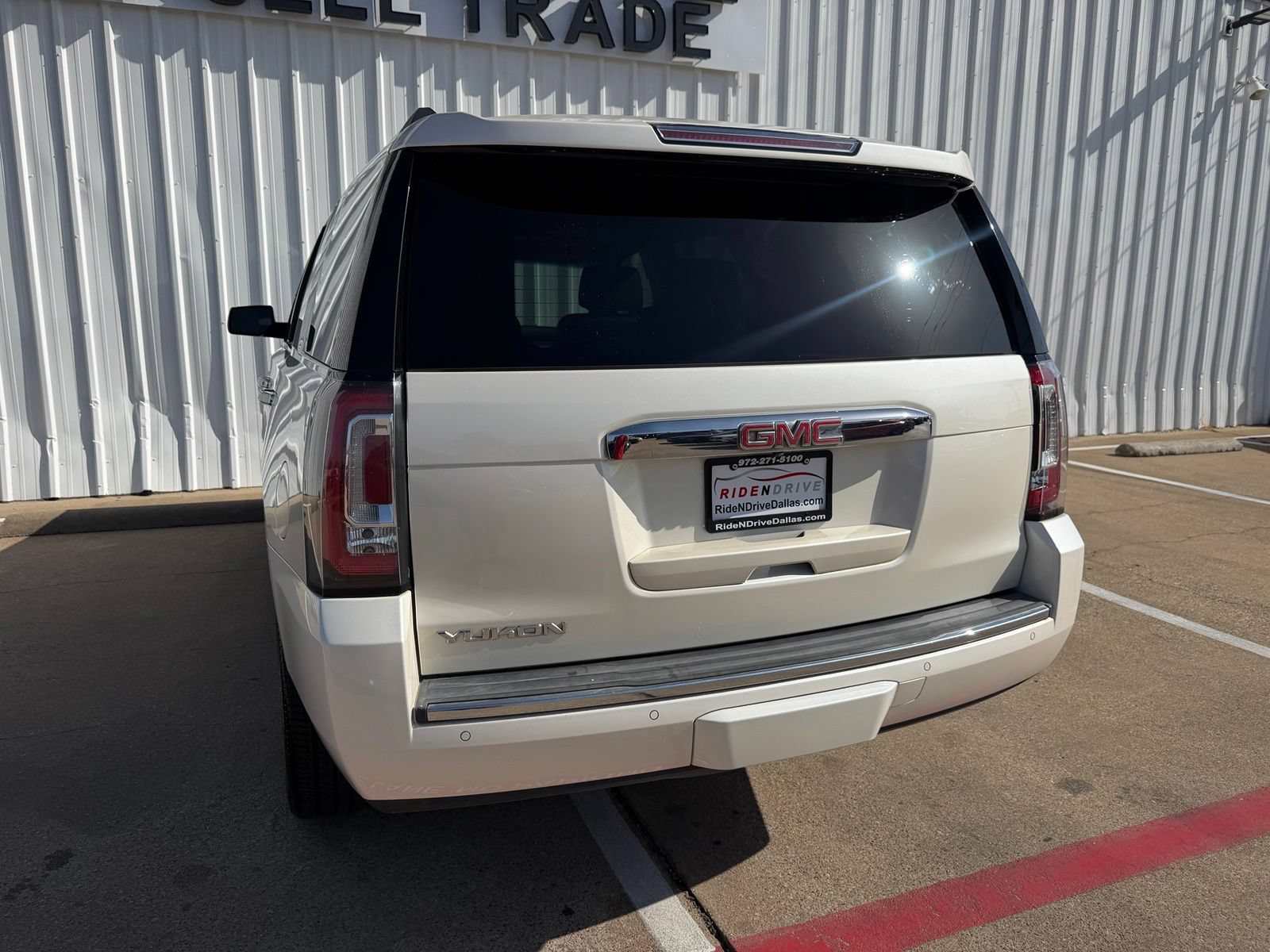 Used 2015 GMC Yukon Denali w/ Open Road Package AWD/4WD image 5