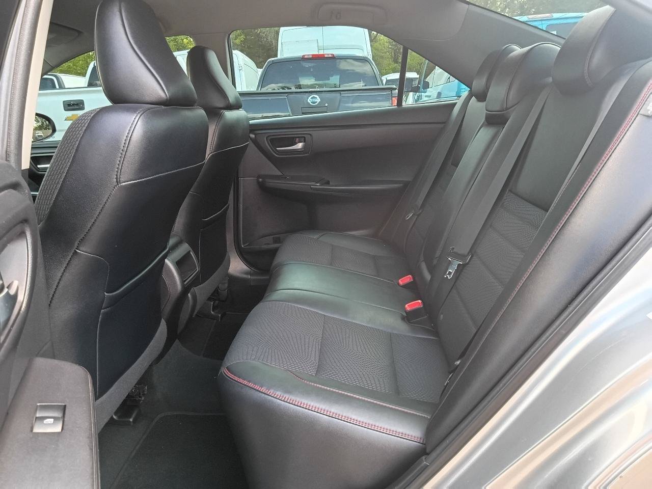 Used 2016 Toyota Camry SE FWD image 19