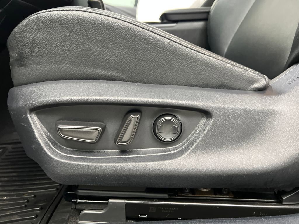 Used 2025 Toyota Camry SE FWD image 10
