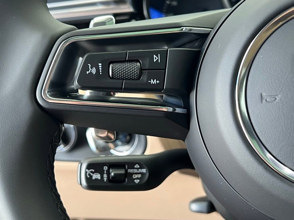 Used 2026 Porsche Macan AWD/4WD image 8