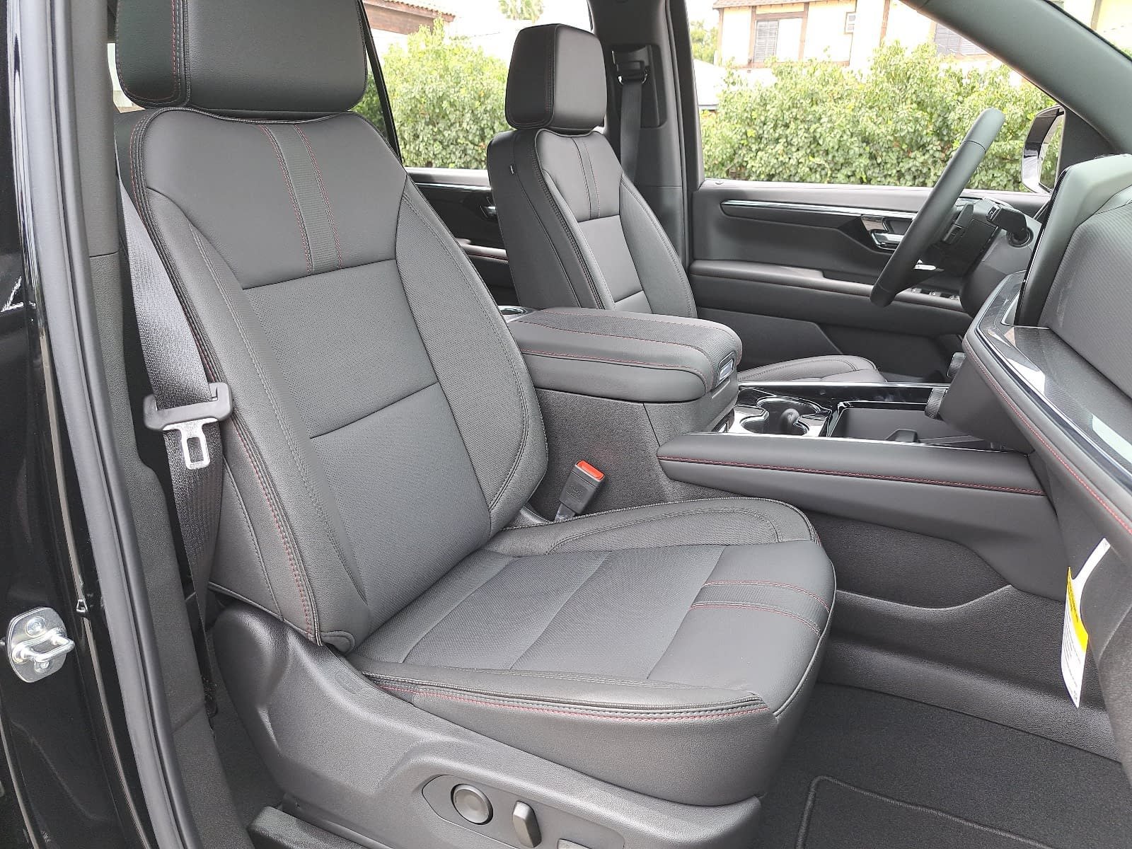 Used 2026 Chevrolet Suburban RST w/ Comfort Package RWD image 10