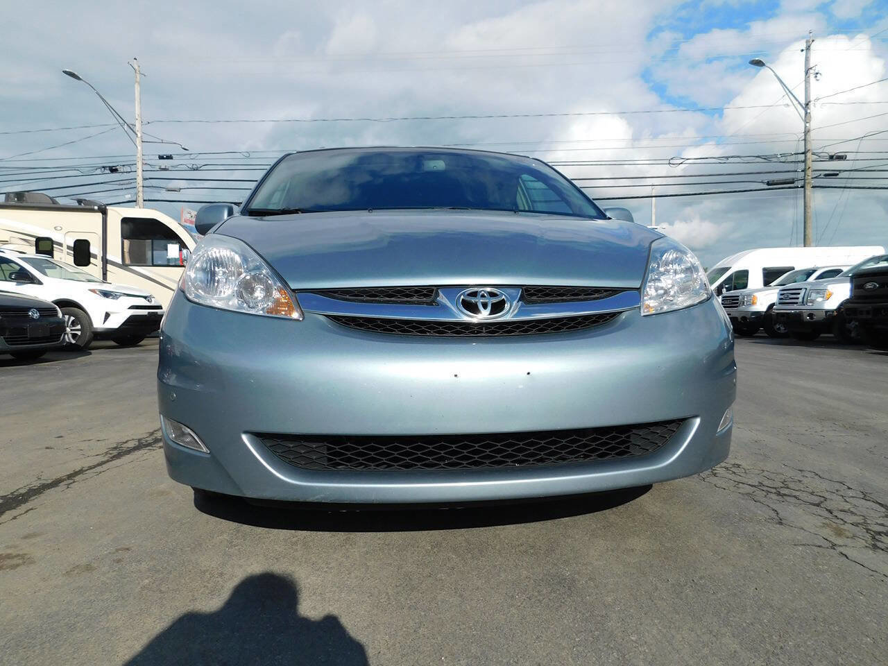 Used 2008 Toyota Sienna XLE Limited FWD image 2