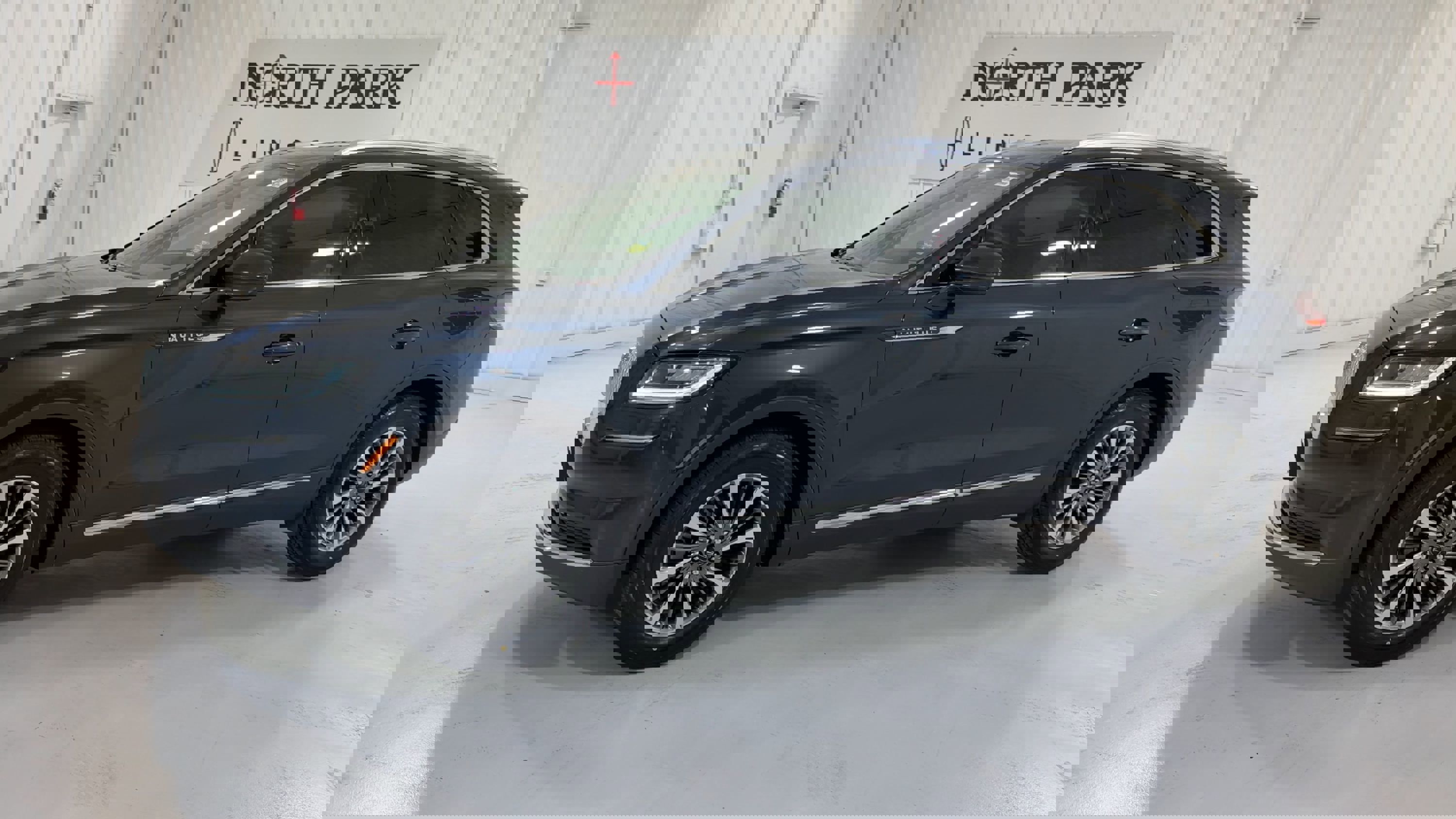Used 2021 Lincoln Nautilus FWD w/ Equipment Group 101A image 6