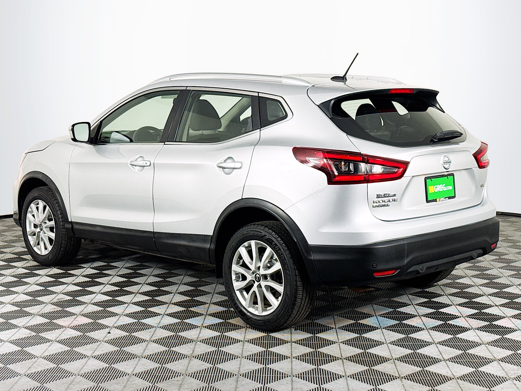 Used 2020 Nissan Rogue Sport SV image 6