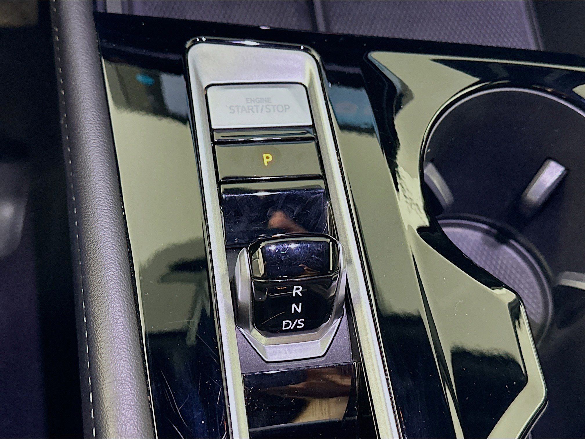 Used 2024 Volkswagen Atlas Cross Sport SE image 23