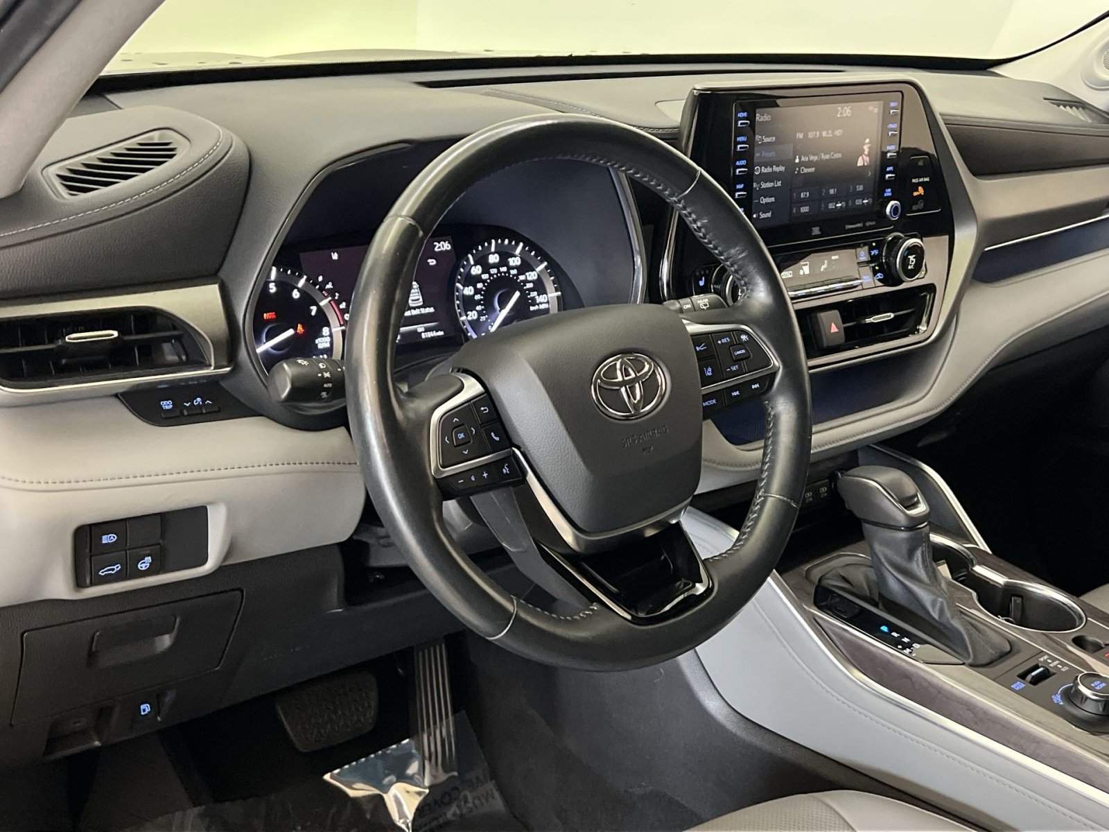 Used 2021 Toyota Highlander Limited AWD/4WD image 15