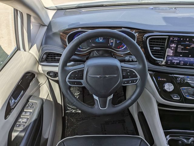 Used 2023 Chrysler Pacifica Limited FWD image 18