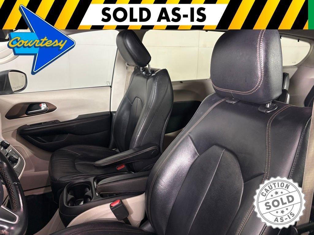 Used 2017 Chrysler Pacifica Touring-L FWD image 18