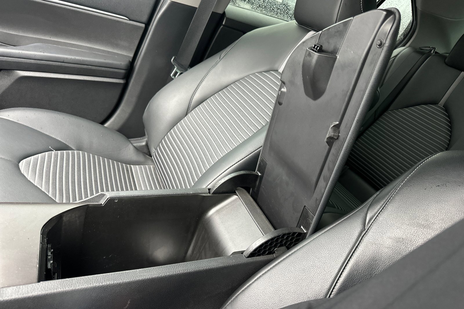 Used 2022 Toyota Camry SE image 31