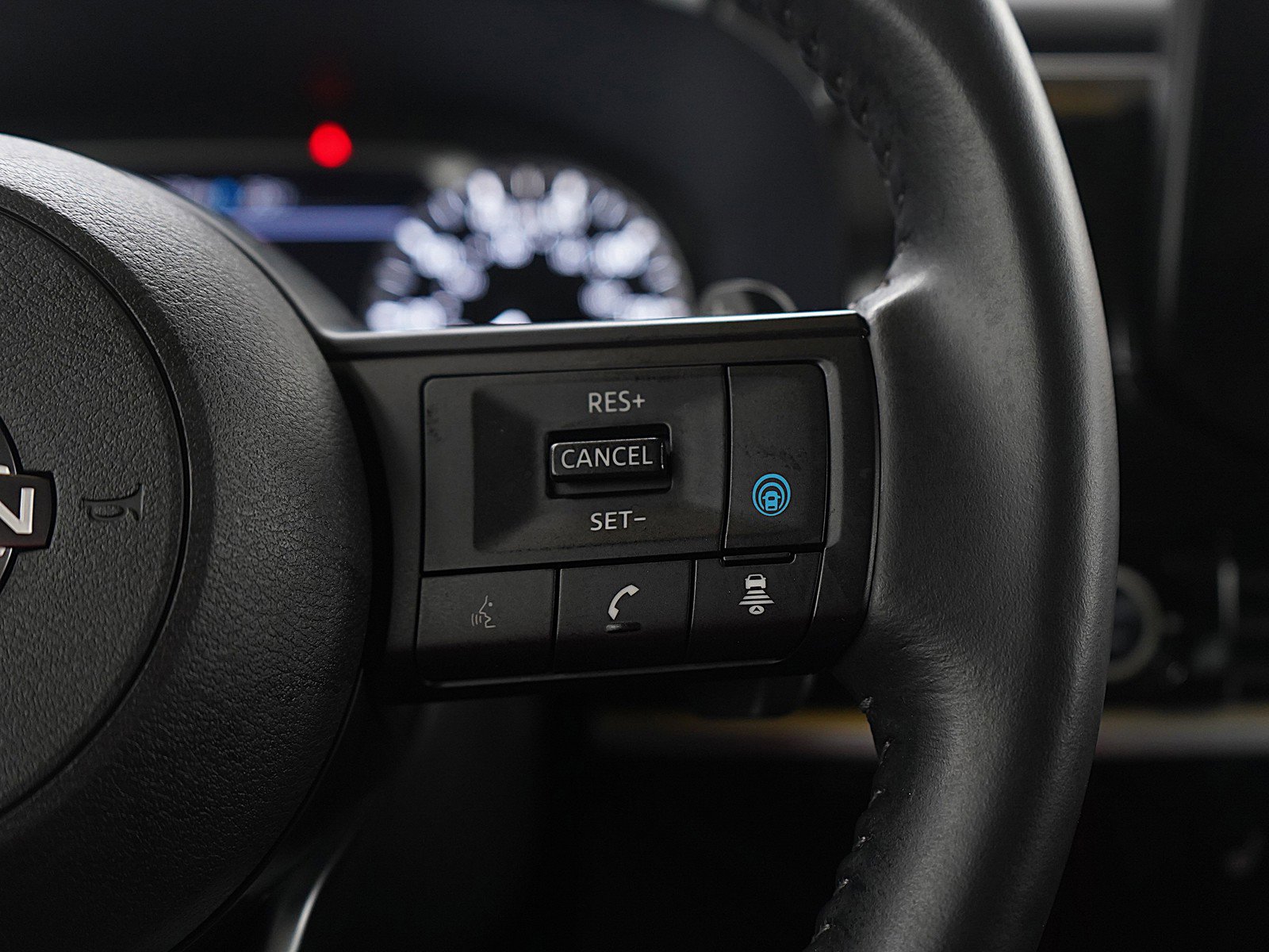 Used 2024 Nissan Pathfinder SV image 28