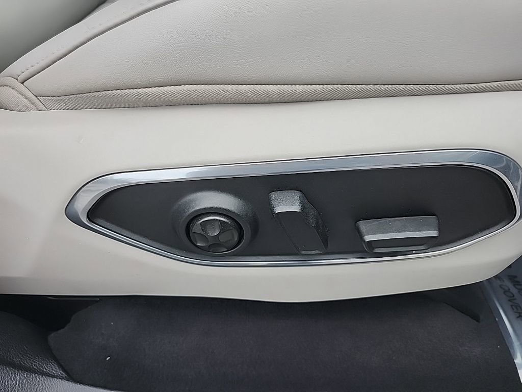 Used 2023 Jeep Wagoneer Series III w/ Preferred Equipment Group image 17