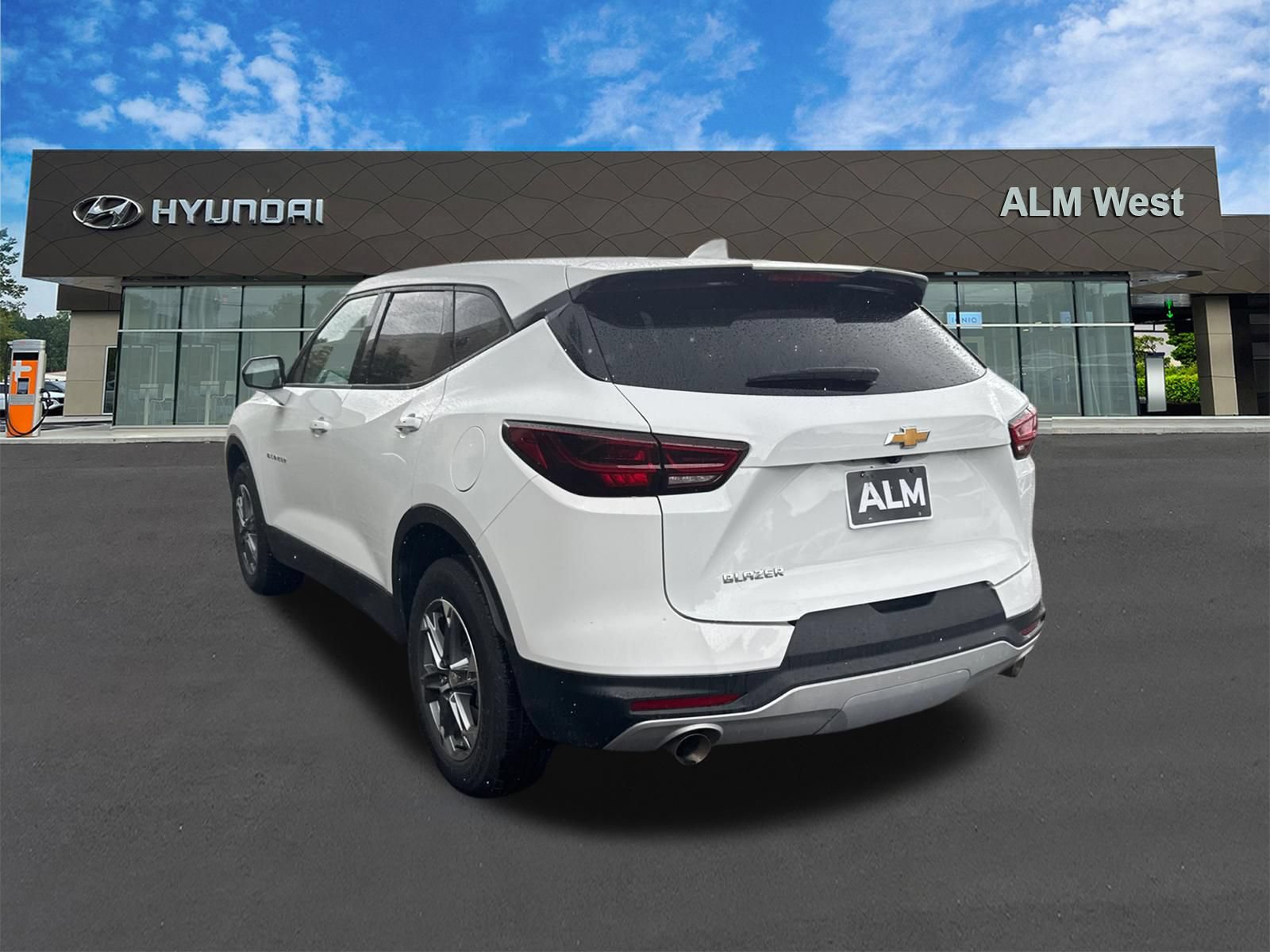 Used 2025 Chevrolet Blazer LT FWD image 7