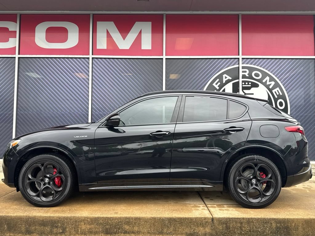 Used 2023 Alfa Romeo Stelvio Veloce AWD/4WD image 15