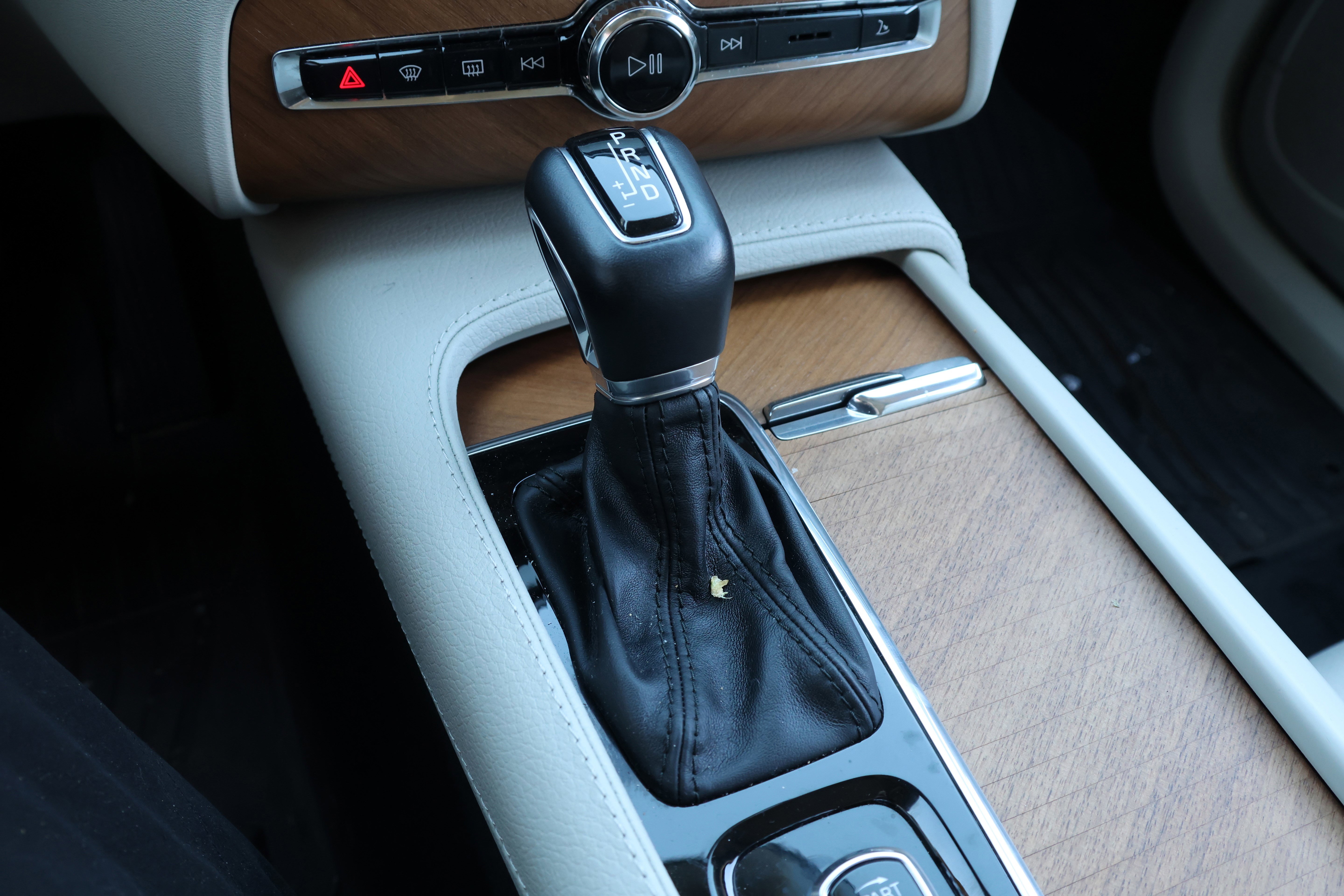 Used 2022 Volvo XC90 T6 Momentum w/ Advanced Package image 27