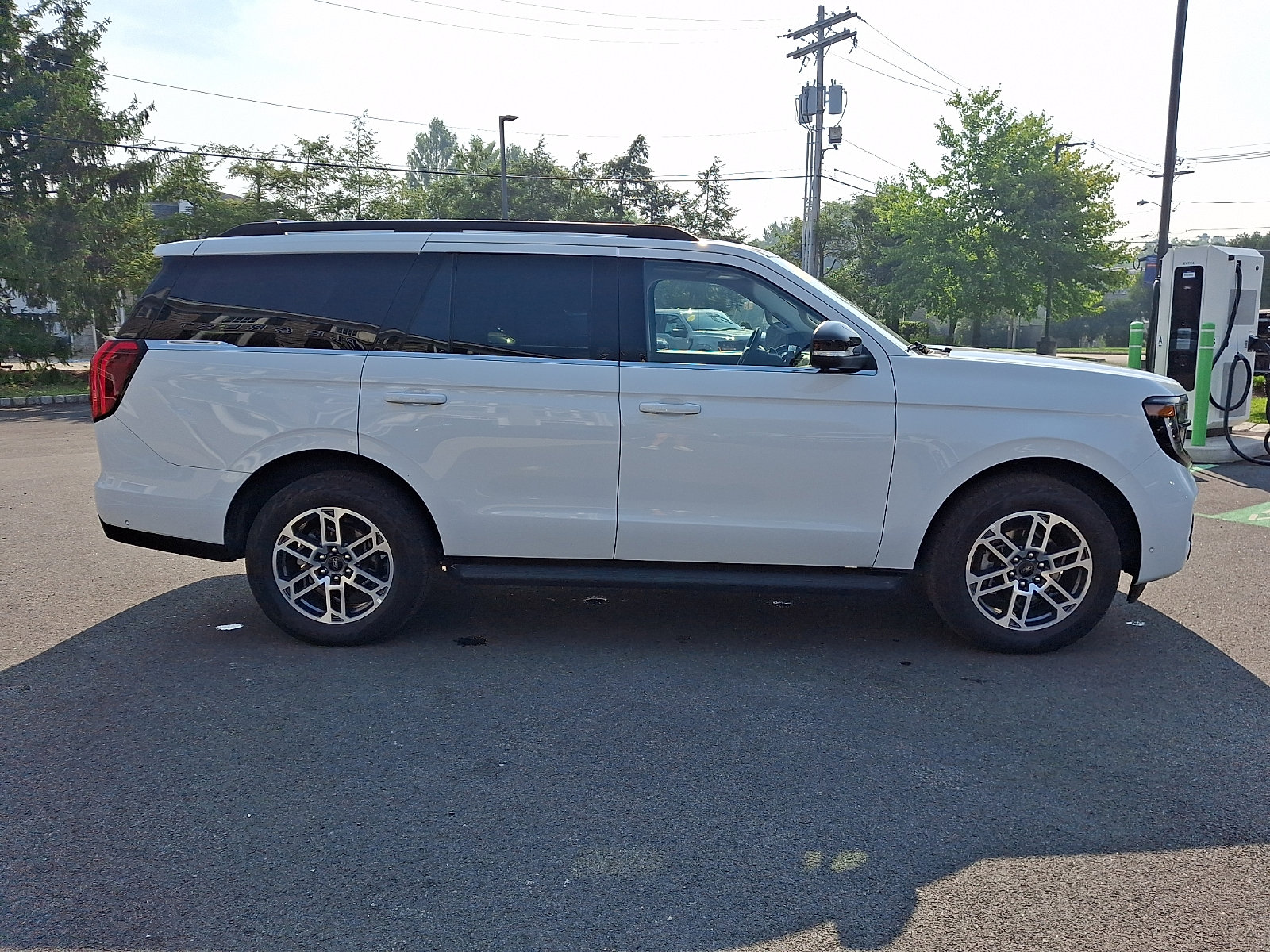 Certified 2025 Ford Expedition Active AWD/4WD image 4