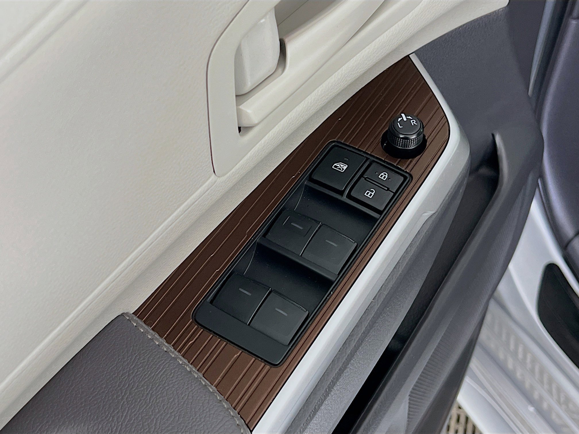 Certified 2024 Toyota Sienna LE w/ LE Plus Package image 19