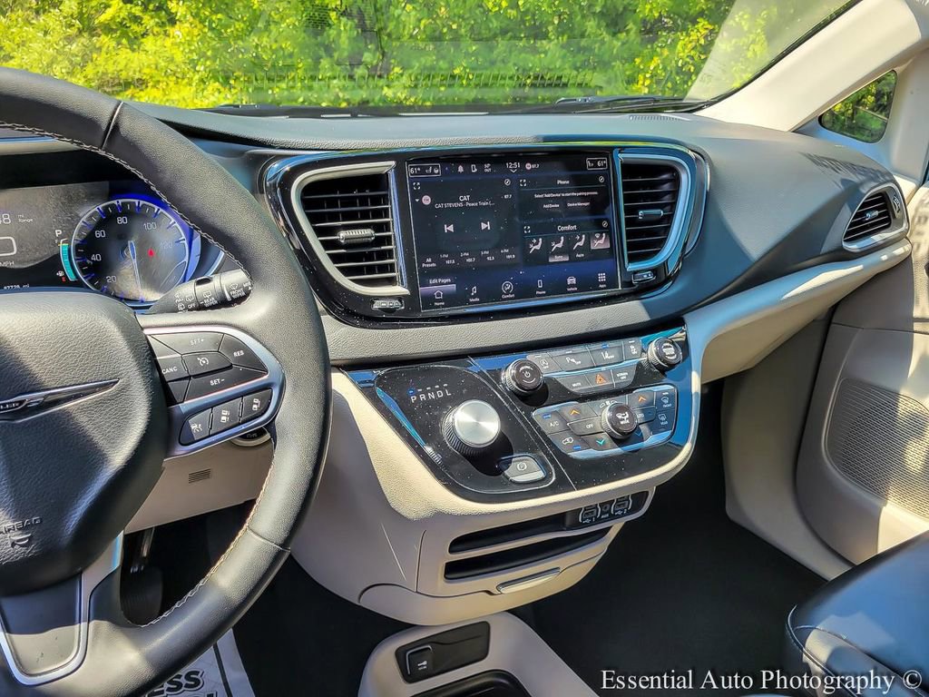 Used 2023 Chrysler Pacifica Touring-L FWD image 22
