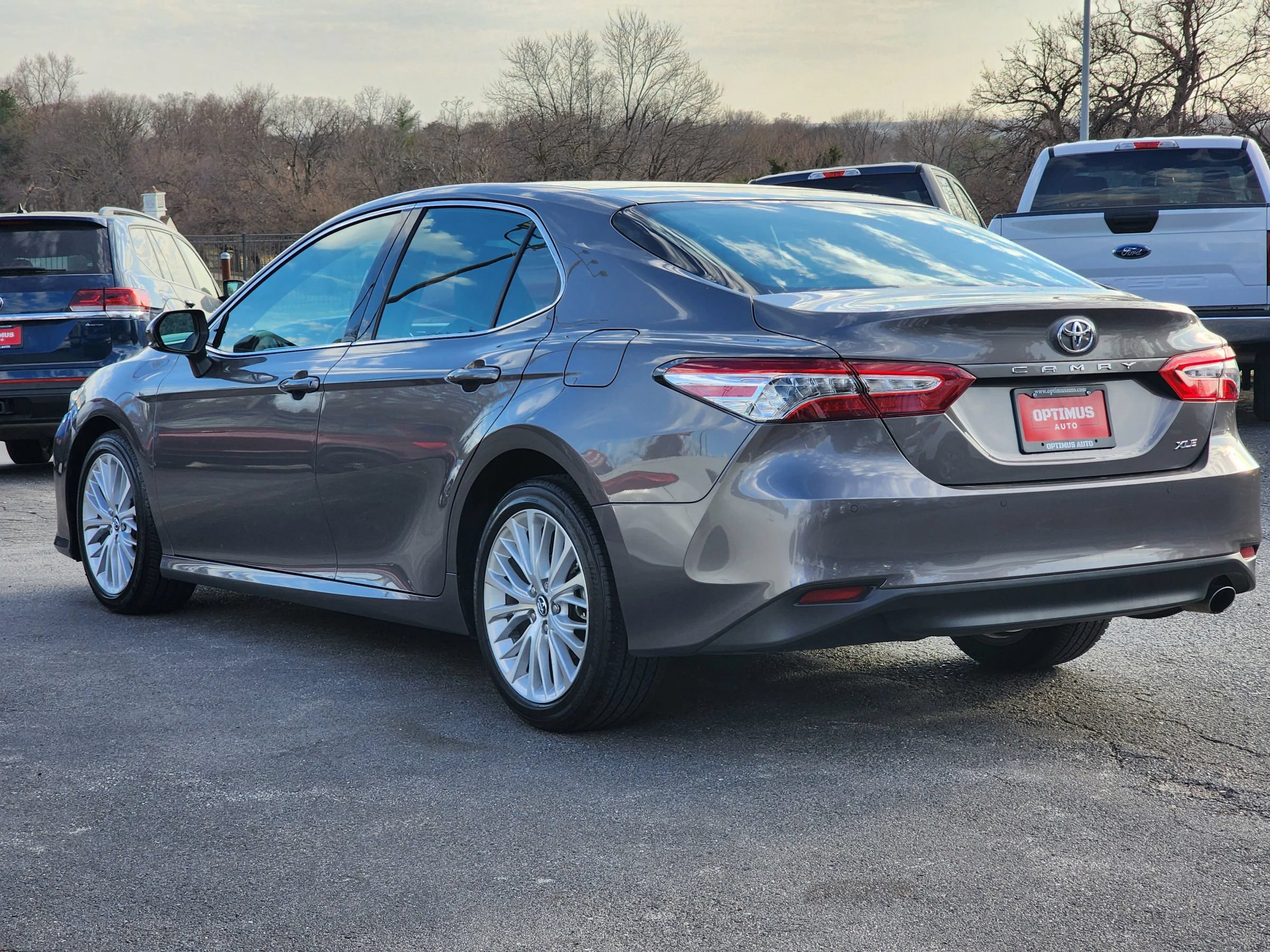 Used 2018 Toyota Camry XLE FWD image 5