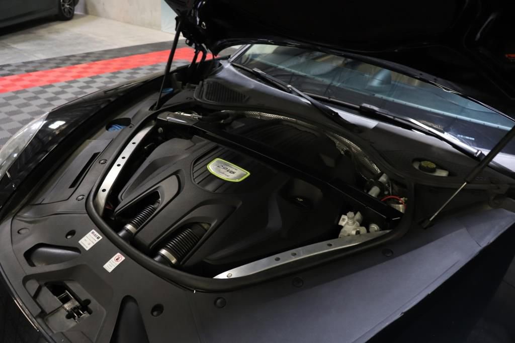 Used 2018 Porsche Panamera 4 image 84