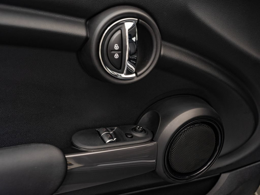 Used 2018 MINI Cooper 2-Door Hardtop FWD image 22