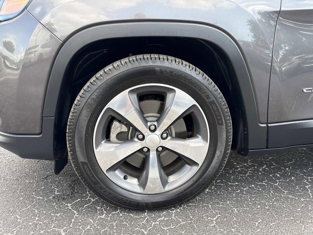Used 2019 Jeep Cherokee Limited FWD image 10
