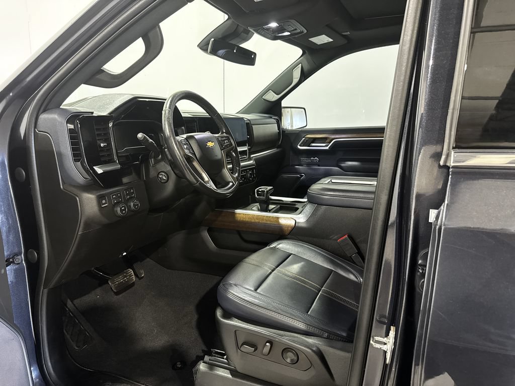 Used 2022 Chevrolet Silverado 1500 High Country w/ Z71 Off-Road Package AWD/4WD image 17