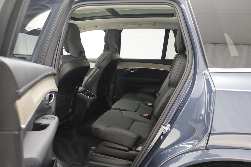 Used 2025 Volvo XC90 B5 Plus AWD/4WD image 13
