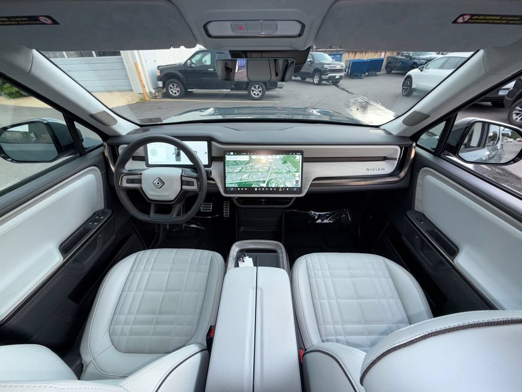 Used 2025 Rivian R1T Premium Tri AWD/4WD image 21