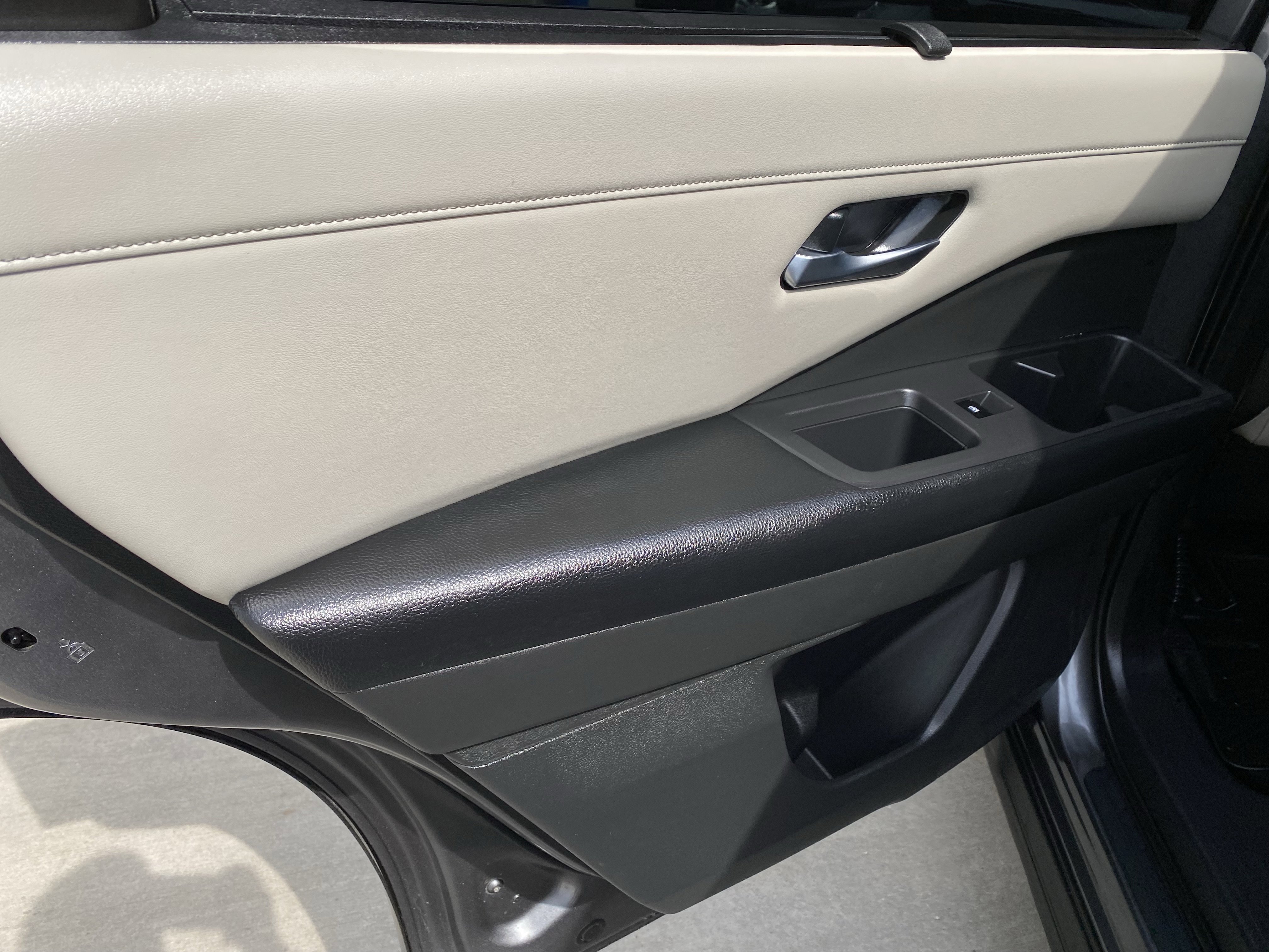 Used 2022 Nissan Pathfinder SL w/ SL Black Package image 9