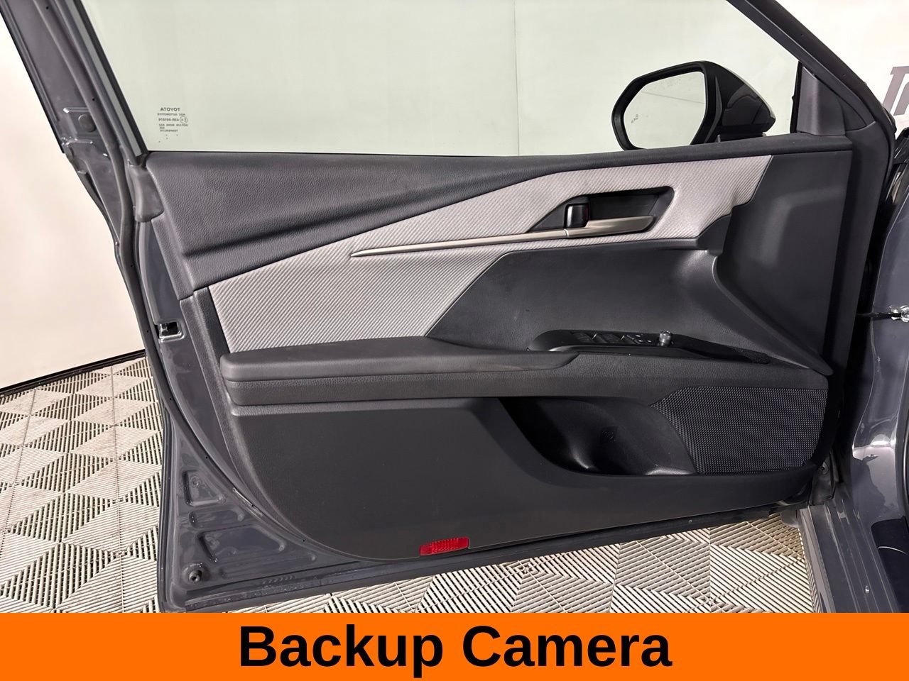 Used 2025 Toyota Camry SE FWD image 10