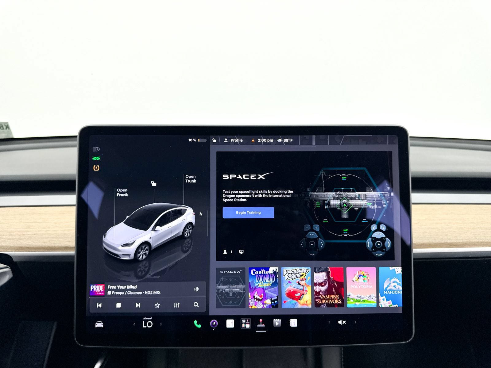 Used 2022 Tesla Model Y Long Range AWD/4WD image 24