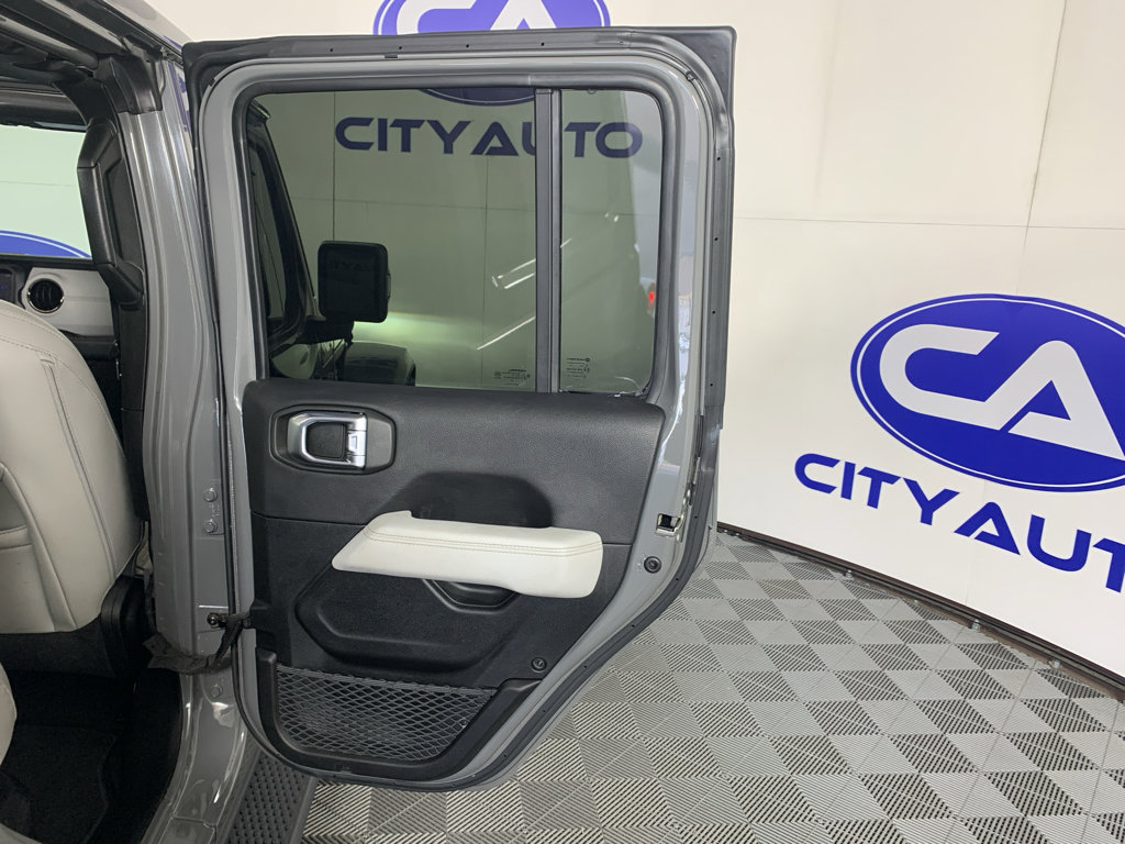 Used 2022 Jeep Wrangler Unlimited Sahara image 37