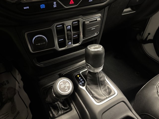 Used 2022 Jeep Wrangler Unlimited Sahara w/ Cold Weather Group image 27